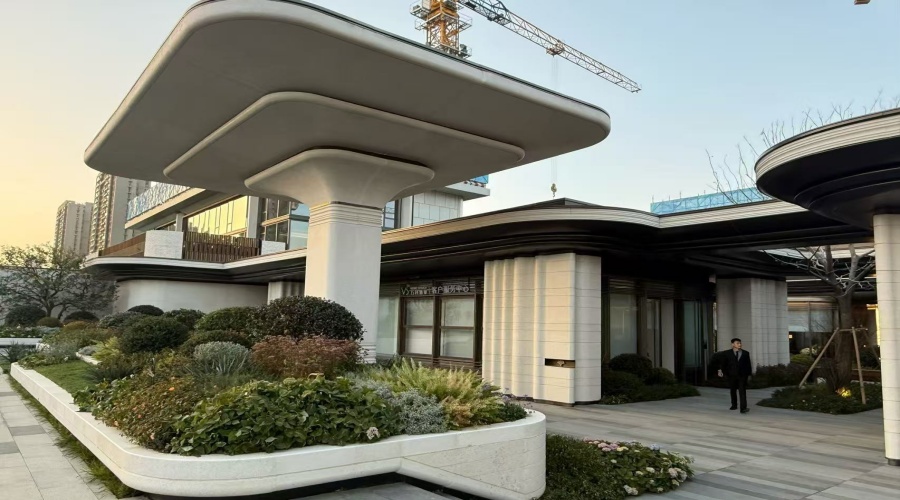 UHPC幕墻板與UHPC水磨石柱子